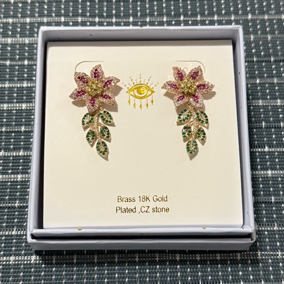 NEW | EYE CANDY | Luxe Collection April Crystal Flower Earrings (RET $94) - Picture 1 of 4